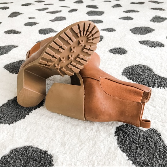 5⭐️ /HOWLER/ Tank Chunky Heel Lug Boot - Picture 9 of 11